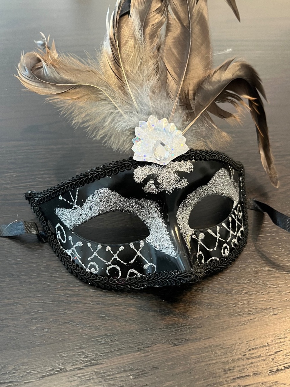SILVER & BLACK FANCY Mardi Gras Feathered Plastic GLITTER MASK